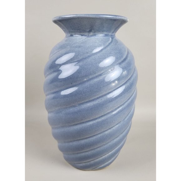 Vintage 1940's Red Wing Pottery 952 Powder Blue Glazed Beehive Swirl Vase - Picture 2 of 8